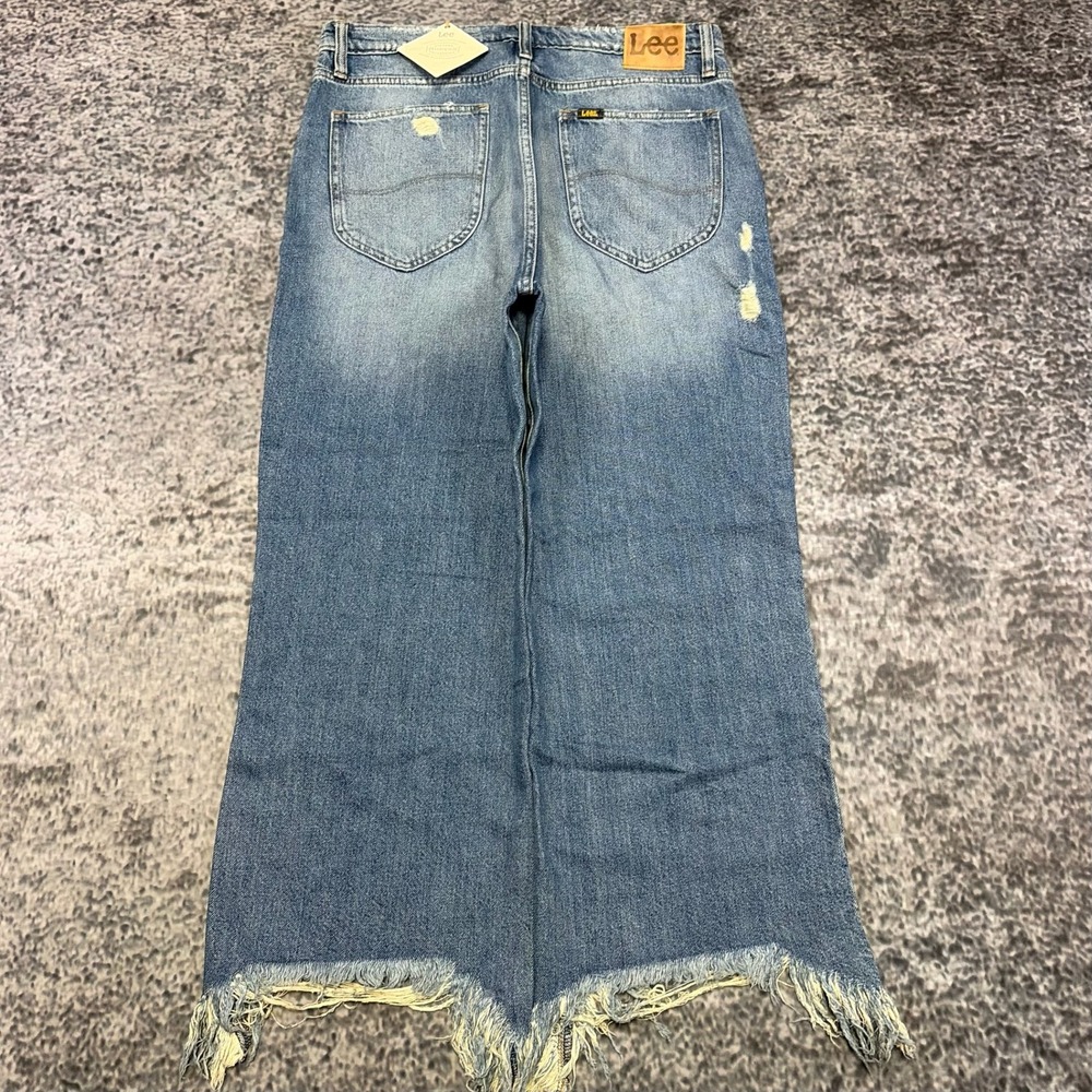 NWT Lee Jeans Vintage Modern Collection Womens 32x26 Blue Distressed Frayed